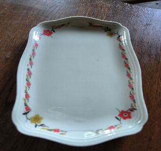 Petit plat en porcelaine 