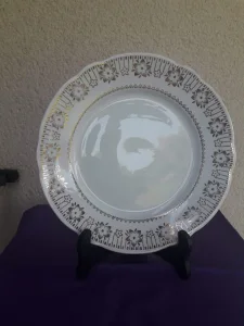 petit plat à dessert diamètre 23 cms 