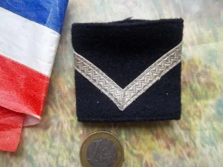 un fourreau épaule militaire ancien chevron argenté galon