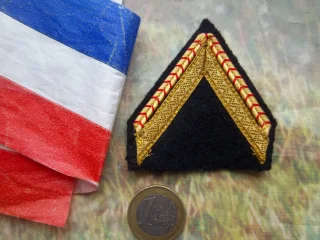 grade militaire insigne collection galon 1ère classe liseré jaune et rouge